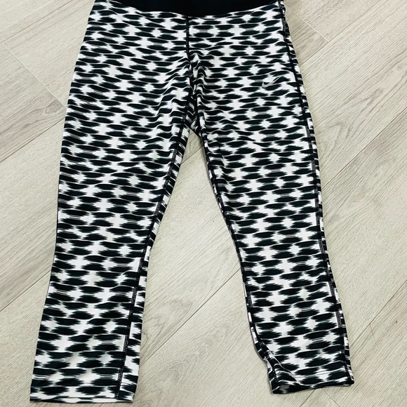 Nike Dri Fit Black and White Patterned Leggings - Picture 1 of 8